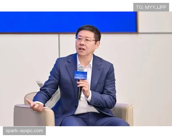 吴向东出门带的那个包,普通人一天工资还不够买一只吧?