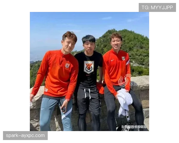孙准浩球场一本正经,私下却像隔壁大叔,名牌都穿出地摊感 孙准浩球场一本正经,私下却像隔壁大叔,名牌都穿出地摊感